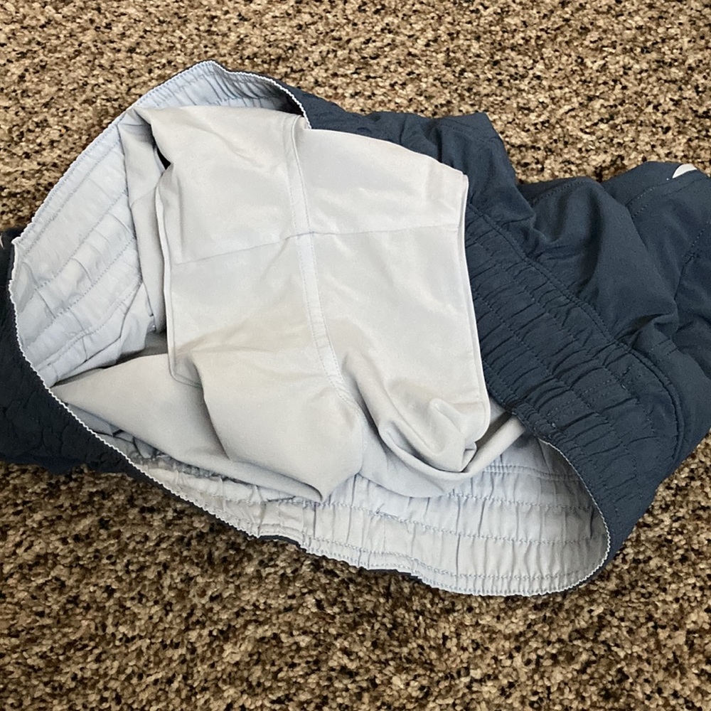 Lululemon shorts - Picture 4 of 5